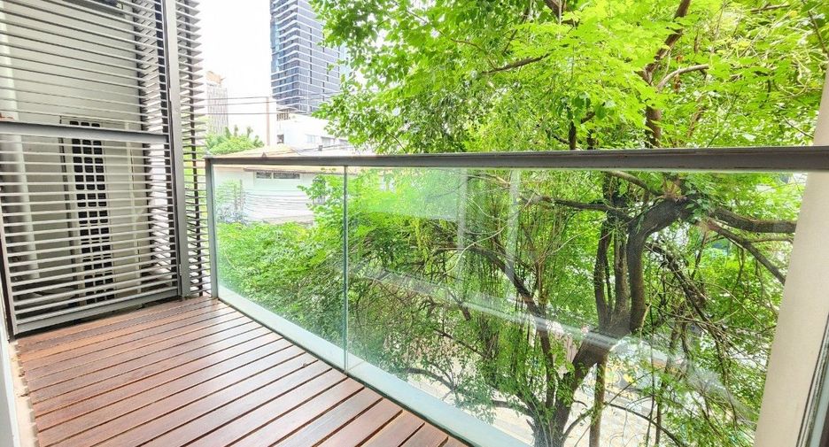 For rent 2 bedrooms apartment in Khlong Toei, Bangkok