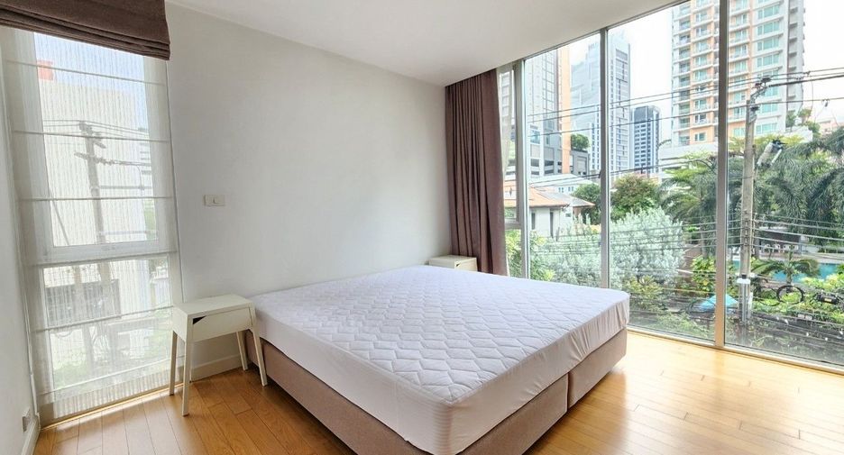 For rent 2 bedrooms apartment in Khlong Toei, Bangkok