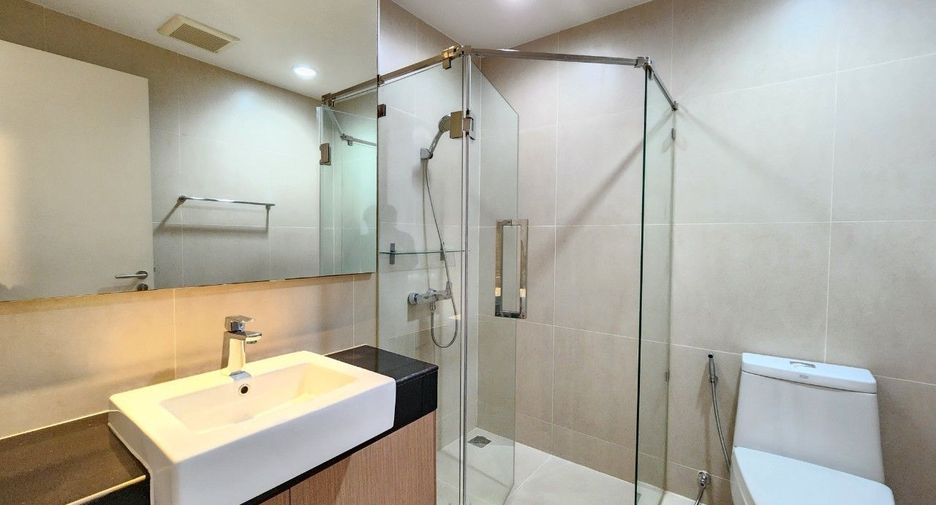 For rent 2 bedrooms apartment in Khlong Toei, Bangkok
