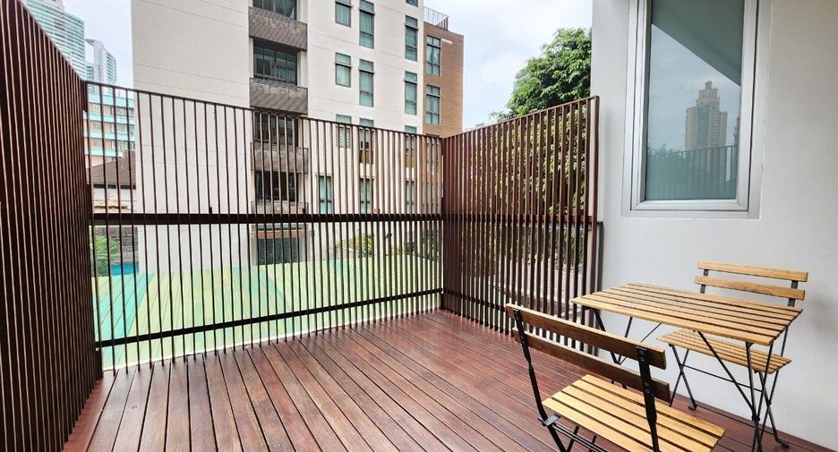 For rent 2 bedrooms apartment in Khlong Toei, Bangkok