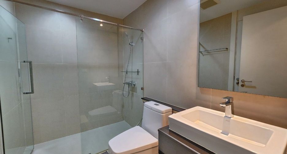 For rent 2 bedrooms apartment in Khlong Toei, Bangkok