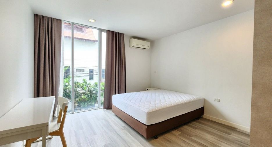 For rent 2 bedrooms apartment in Khlong Toei, Bangkok