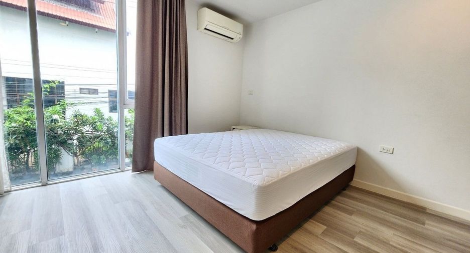 For rent 2 bedrooms apartment in Khlong Toei, Bangkok