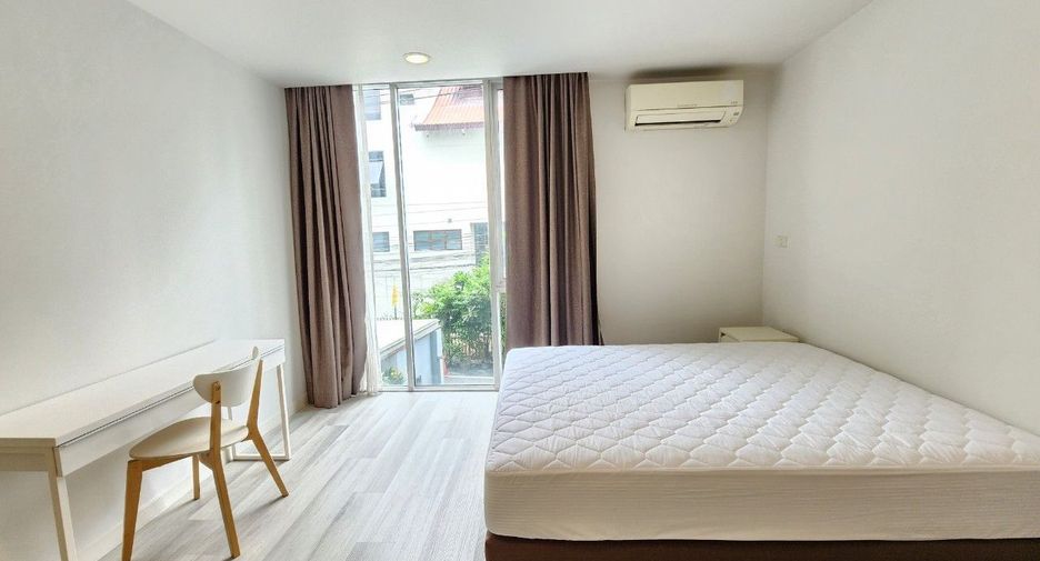 For rent 2 bedrooms apartment in Khlong Toei, Bangkok