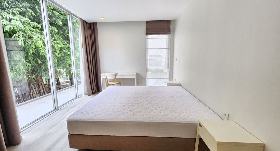 For rent 2 bedrooms apartment in Khlong Toei, Bangkok