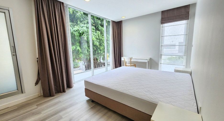 For rent 2 bedrooms apartment in Khlong Toei, Bangkok