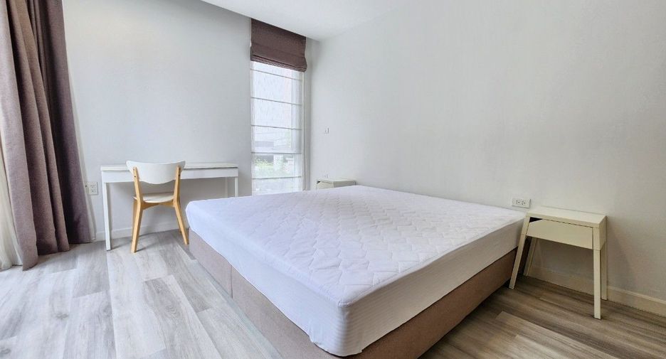 For rent 2 bedrooms apartment in Khlong Toei, Bangkok