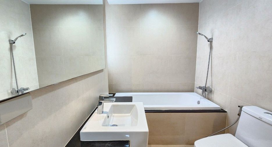 For rent 2 bedrooms apartment in Khlong Toei, Bangkok