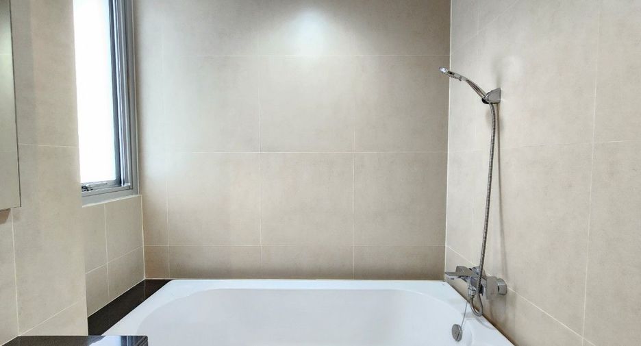 For rent 2 bedrooms apartment in Khlong Toei, Bangkok