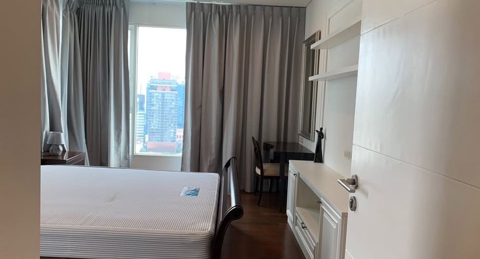 Condo en alquiler de 4 habitaciones en Watthana, Bangkok