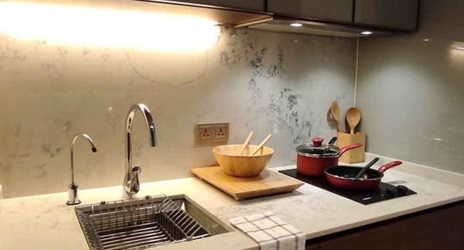 For sale 1 bed condo in Khlong Toei, Bangkok