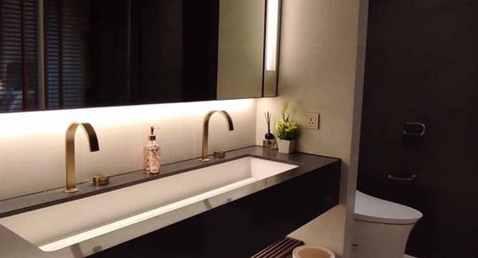 For sale 1 bed condo in Khlong Toei, Bangkok