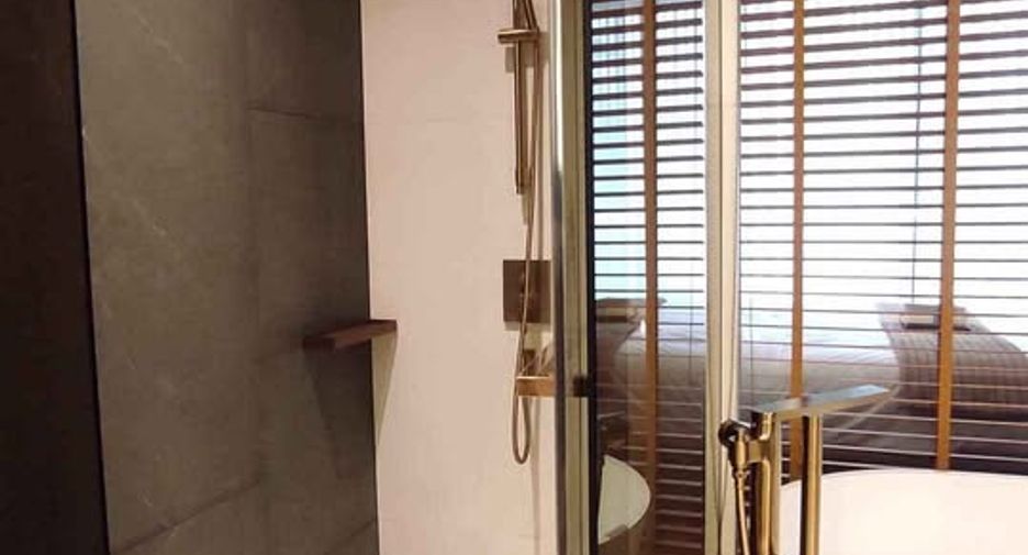 For sale 1 bed condo in Khlong Toei, Bangkok