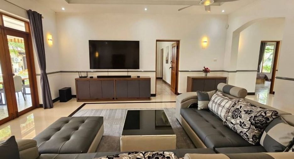 For rent 6 bedrooms house in East Pattaya, Pattaya