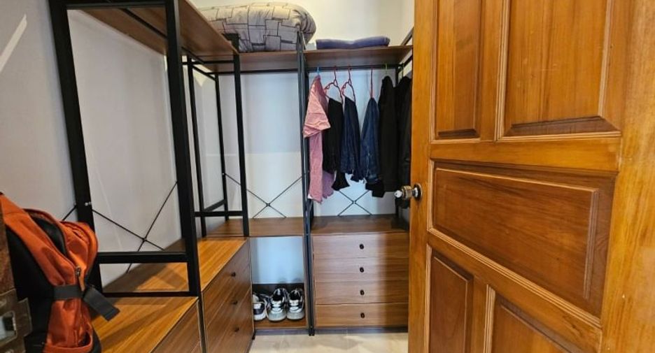 For rent 6 bedrooms house in East Pattaya, Pattaya