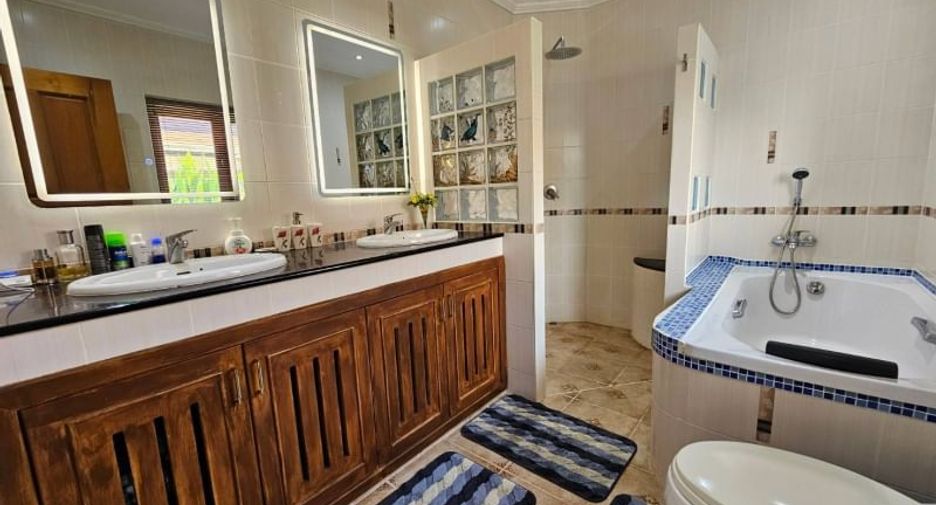 For rent 6 bedrooms house in East Pattaya, Pattaya