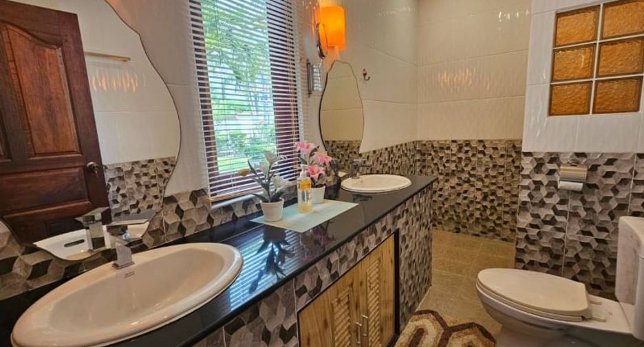 For rent 6 bedrooms house in East Pattaya, Pattaya