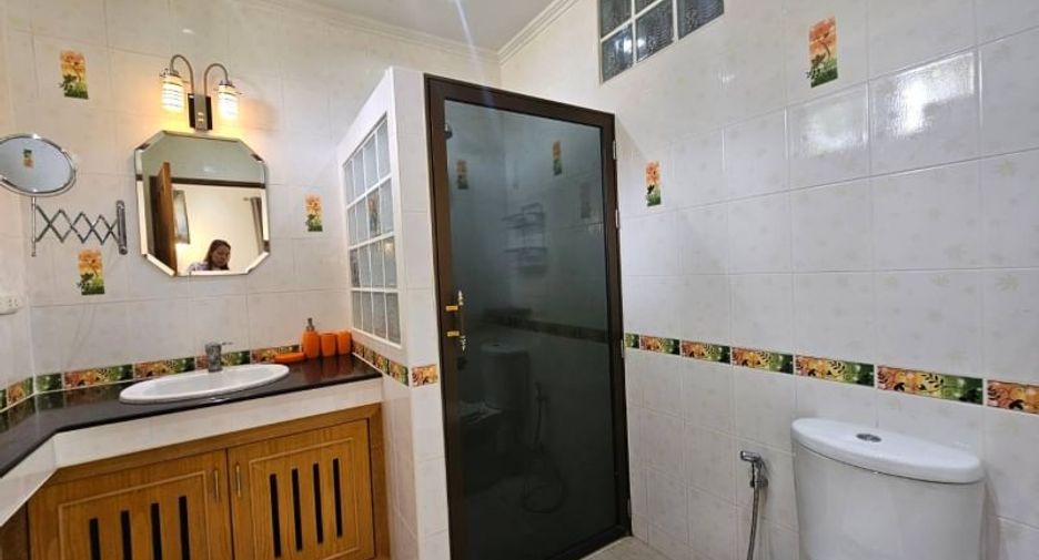 For rent 6 bedrooms house in East Pattaya, Pattaya