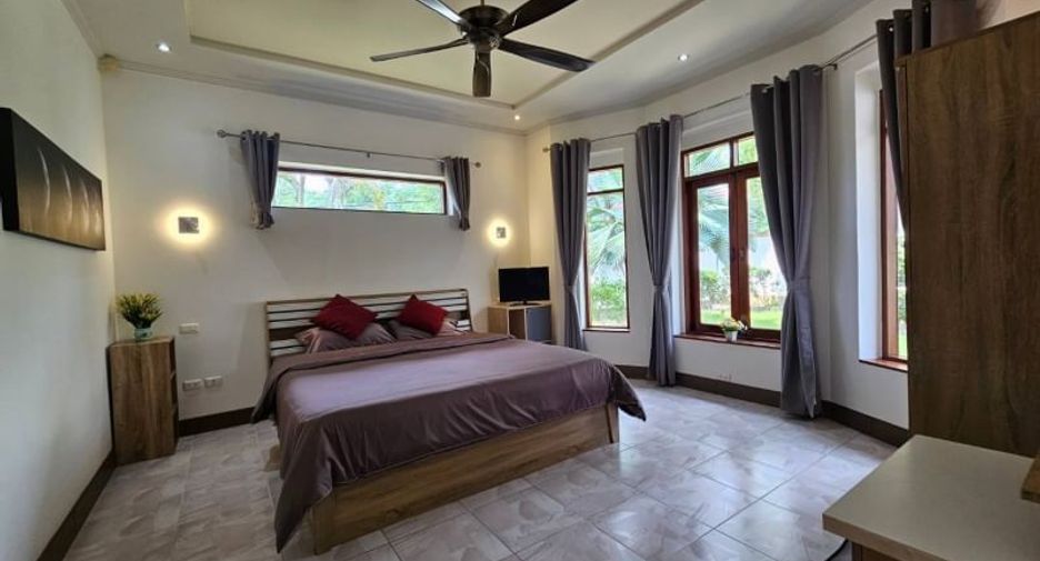 For rent 6 bedrooms house in East Pattaya, Pattaya