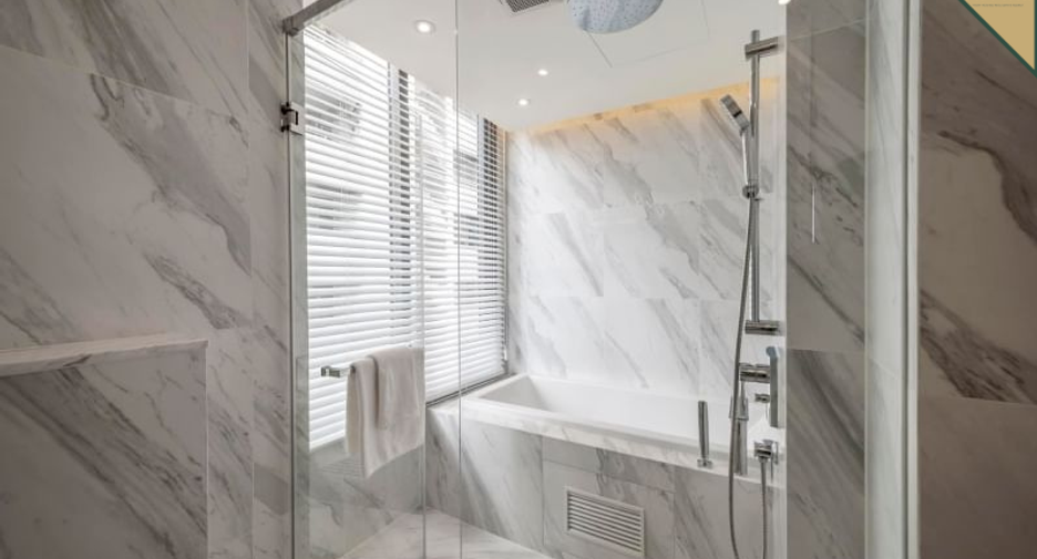 Condo en alquiler y en venta de 2 habitaciones en Khlong Toei, Bangkok