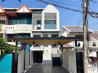 For sale 4 bed townhouse in Mueang Nonthaburi, Nonthaburi