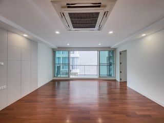 For sale 2 bed condo in Watthana, Bangkok