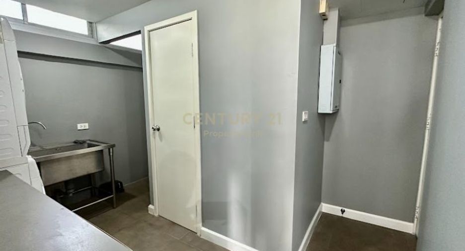 For sale 3 bedrooms condo in Sathon, Bangkok