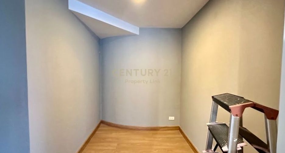For sale 3 bedrooms condo in Sathon, Bangkok
