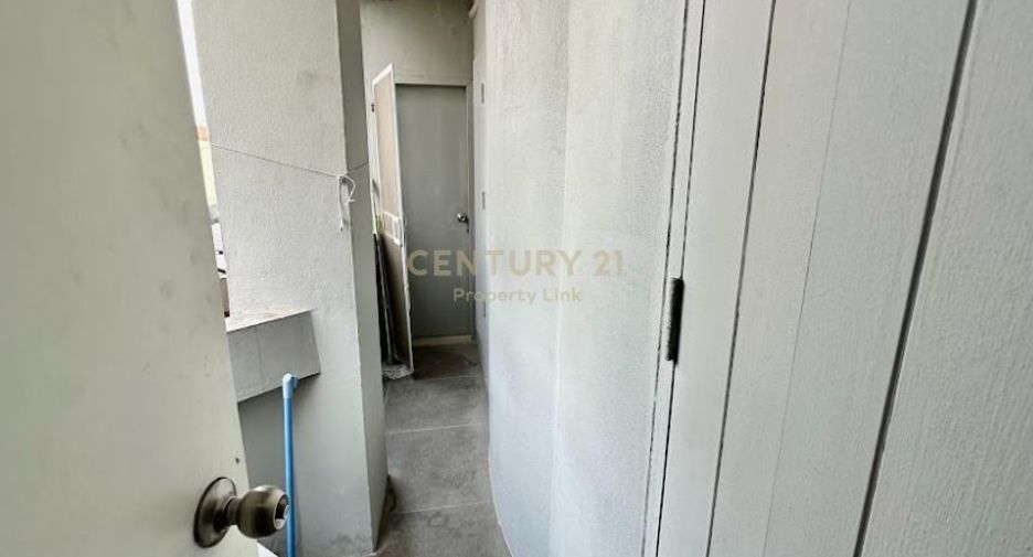 For sale 3 bedrooms condo in Sathon, Bangkok
