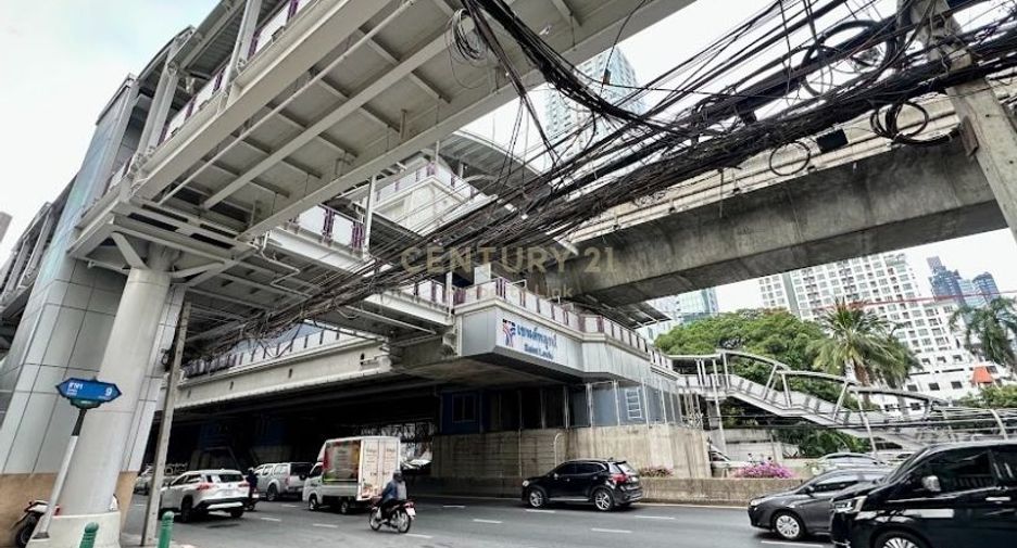 For sale 3 bedrooms condo in Sathon, Bangkok