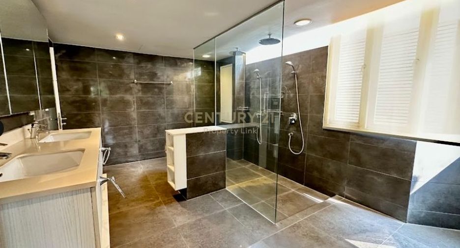 For sale 3 bedrooms condo in Sathon, Bangkok