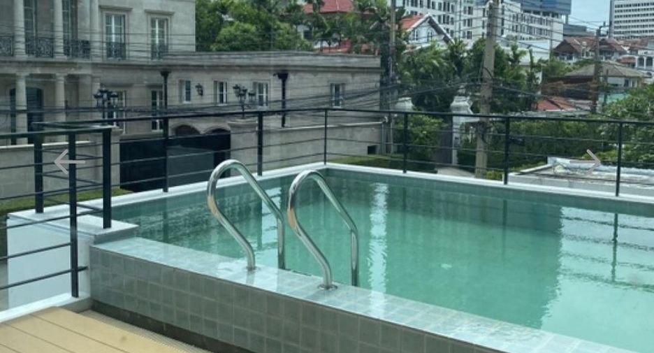 À louer 4 chambres maison à Khlong Toei, Bangkok