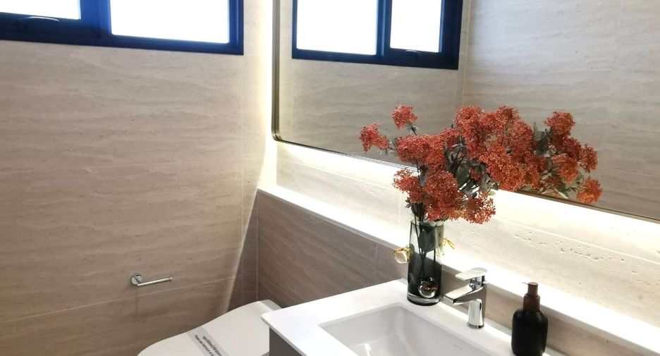 For sale 4 bedrooms house in Saphan Sung, Bangkok