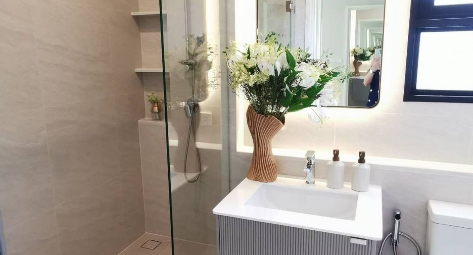 For sale 4 bedrooms house in Saphan Sung, Bangkok