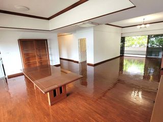 À louer 3 chambres appartement à Khlong Toei, Bangkok