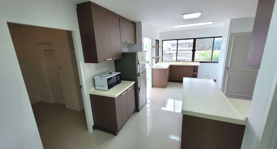 For rent 3 bedrooms apartment in Khlong Toei, Bangkok