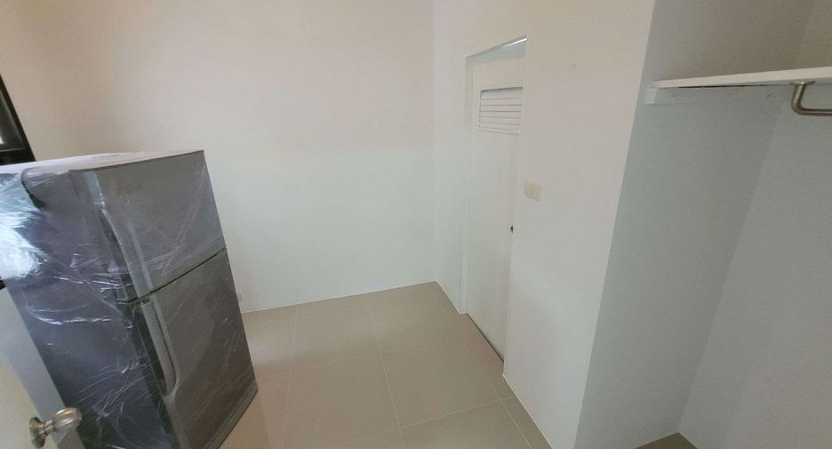 For rent 3 bedrooms apartment in Khlong Toei, Bangkok