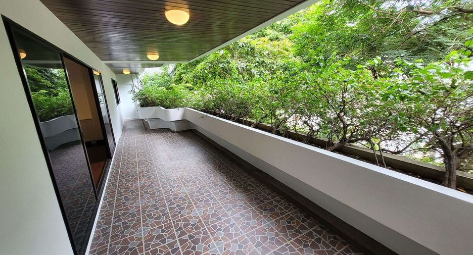 For rent 3 bedrooms apartment in Khlong Toei, Bangkok