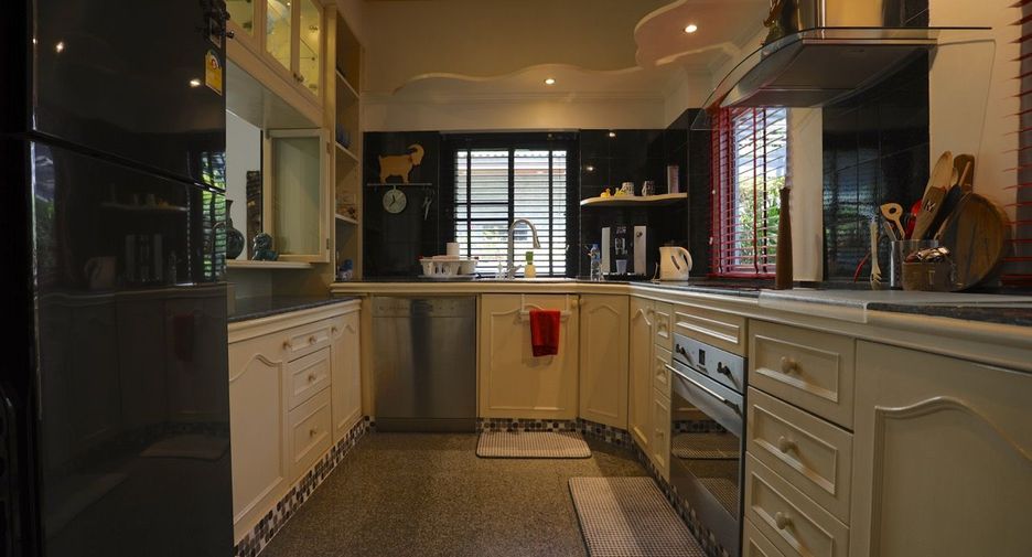 For sale 3 bed house in Sattahip, Chonburi