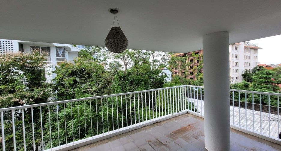 For rent 3 bedrooms apartment in Khlong Toei, Bangkok