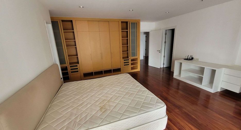 For rent 3 bedrooms apartment in Khlong Toei, Bangkok