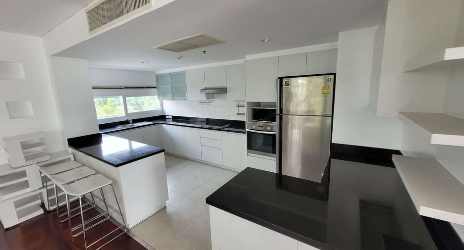 For rent 3 bedrooms apartment in Khlong Toei, Bangkok