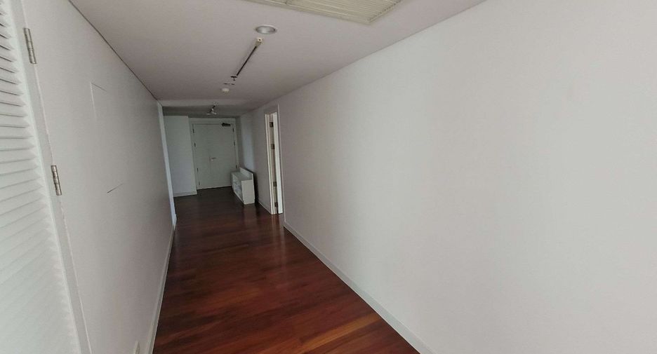 For rent 3 bedrooms apartment in Khlong Toei, Bangkok