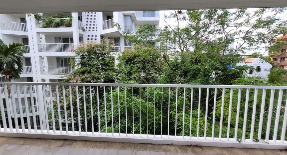 For rent 3 bedrooms apartment in Khlong Toei, Bangkok