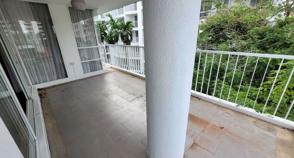 For rent 3 bedrooms apartment in Khlong Toei, Bangkok