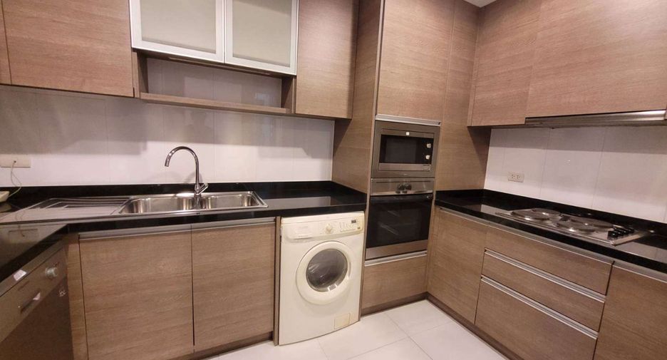 For rent 2 bedrooms apartment in Khlong Toei, Bangkok