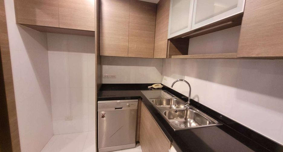 For rent 2 bedrooms apartment in Khlong Toei, Bangkok