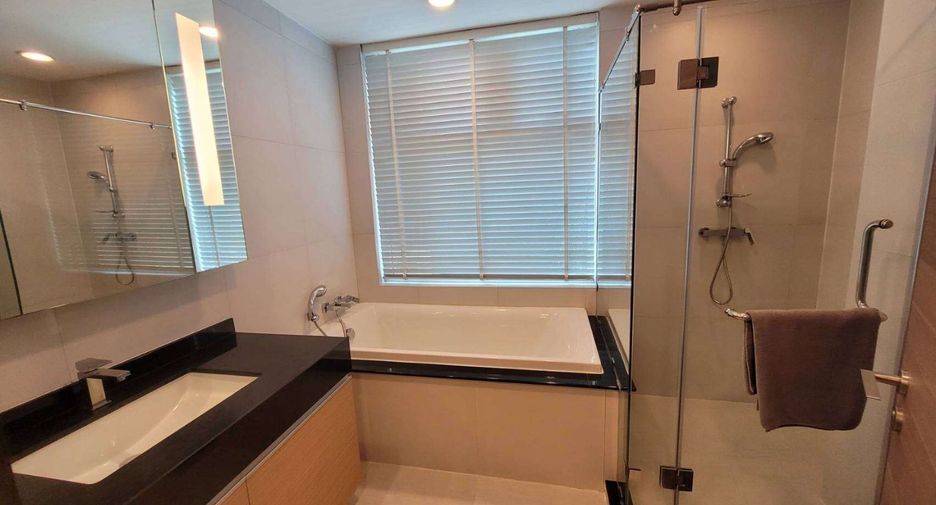 For rent 2 bedrooms apartment in Khlong Toei, Bangkok