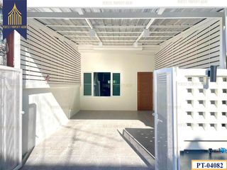 For sale 3 Beds townhouse in Lam Luk Ka, Pathum Thani