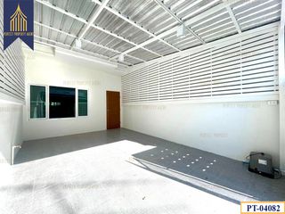 For sale 3 Beds townhouse in Lam Luk Ka, Pathum Thani